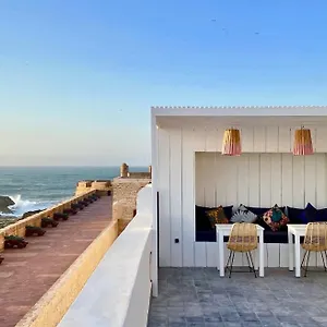  بيت شباب La Smala